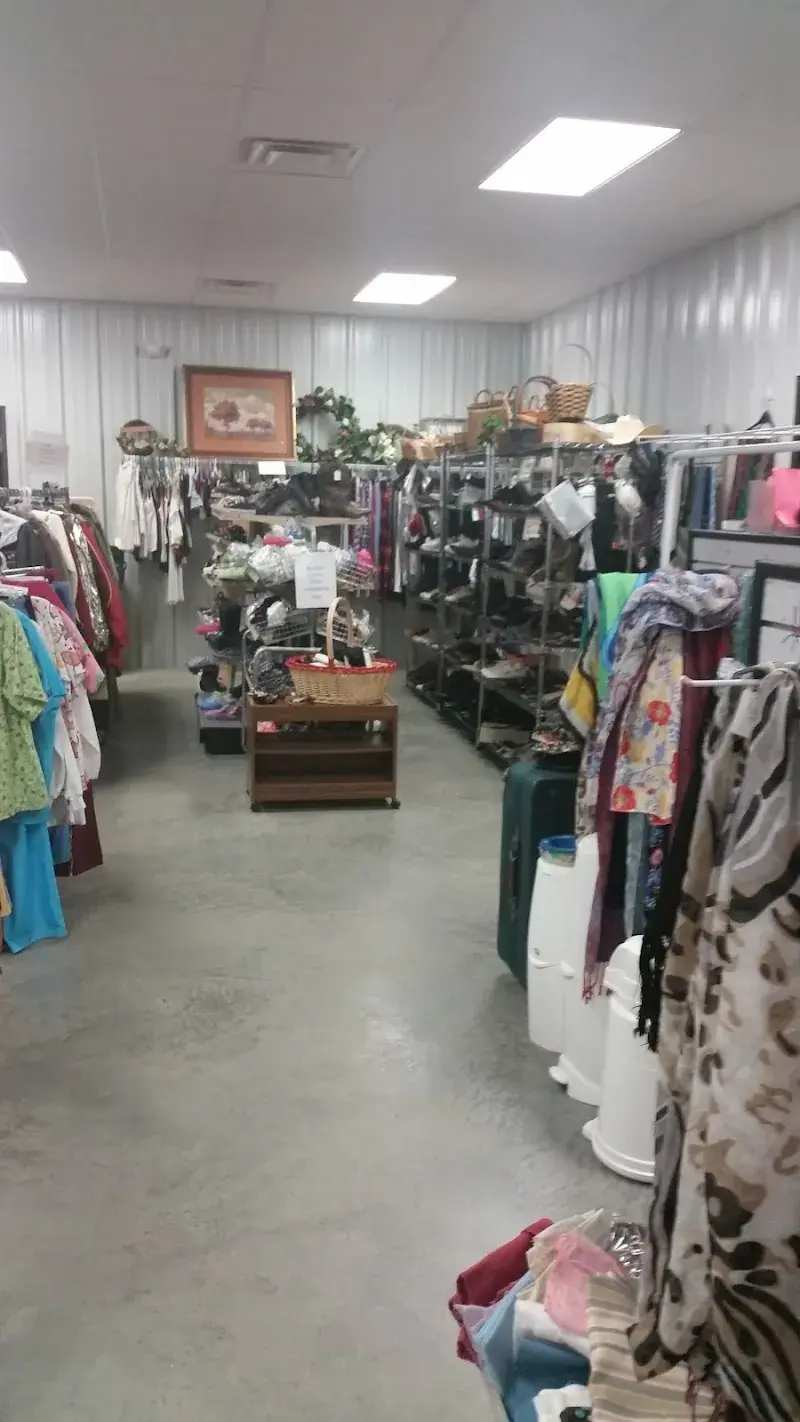 Helping Hands Thrift Store-Food Pantry in Saint Elizabeth, MO