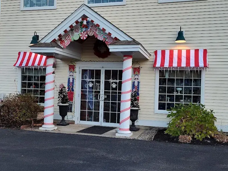 Trinkets Consignment Shop in Hudson, NH