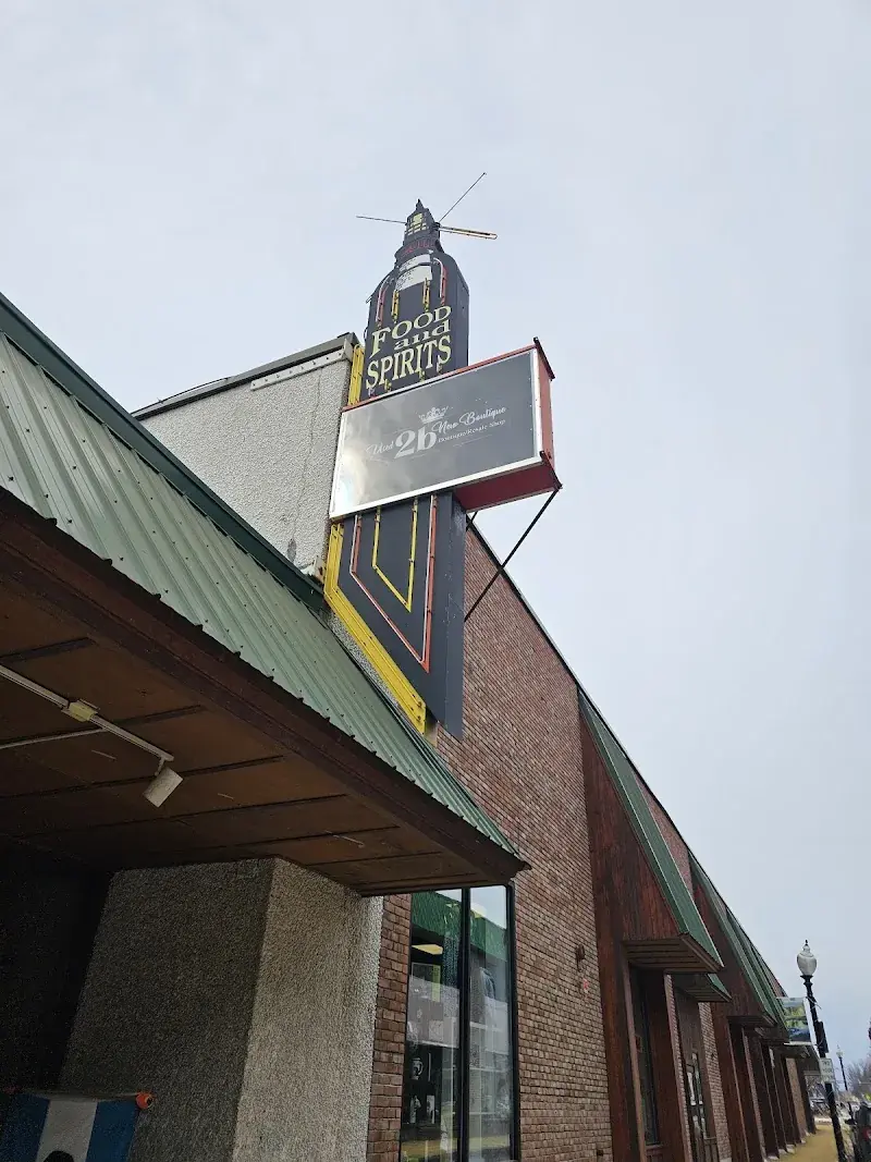 Used 2B New Boutique Consignment & Resale shop in Laconia, NH